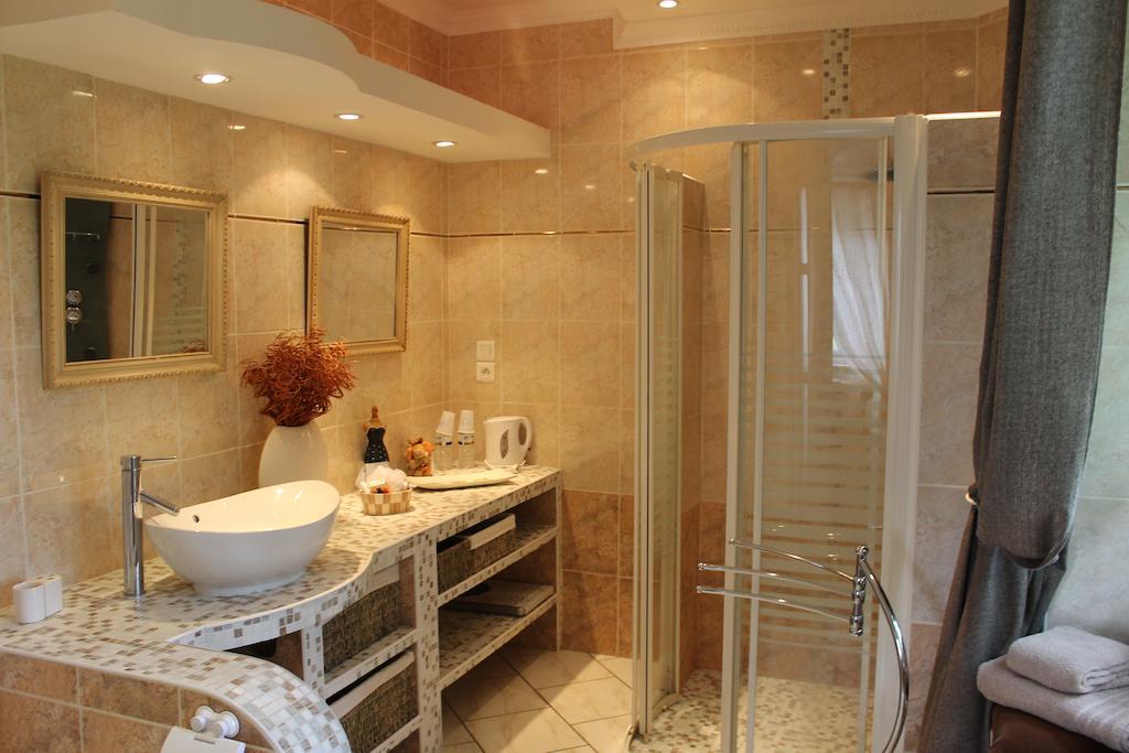 Chambres D'Hotes Le Bois Trinquille Saint-Viance Room photo
